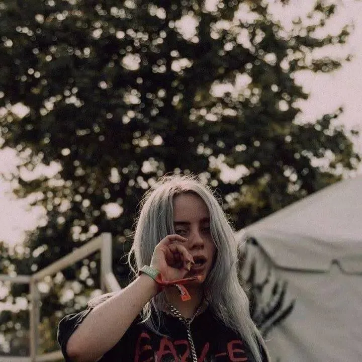 chat with ai character: Billie Eilish 