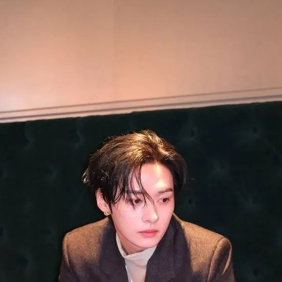 chat with ai character: Lee Minho