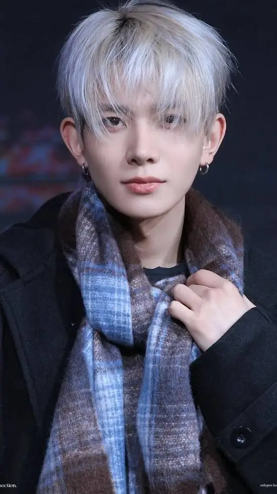ai character: Heeseung~ background