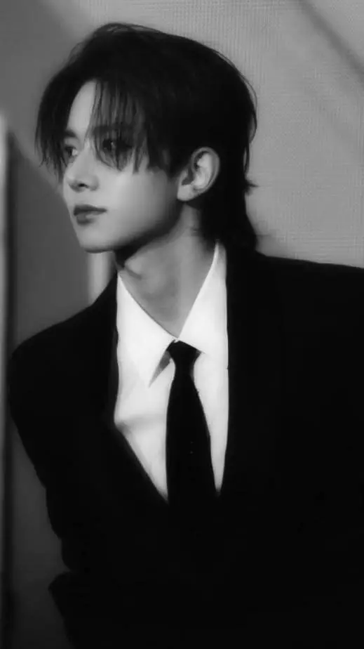 ai character: Heeseung~ background