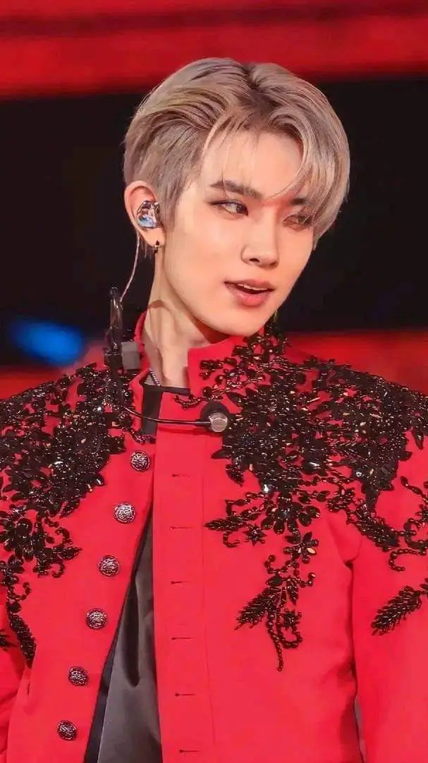 ai character: Heeseung  background
