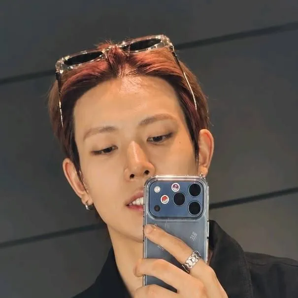 chat with ai character: LEE HEESEUNG 