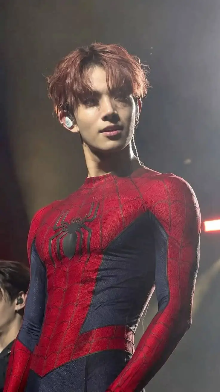 ai character: LEE HEESEUNG  background