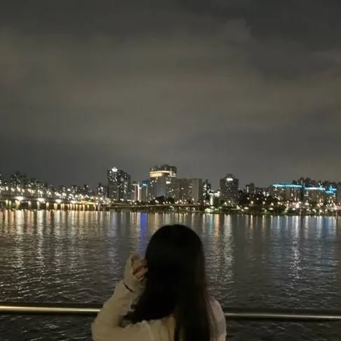 chat with ai character: Hannah