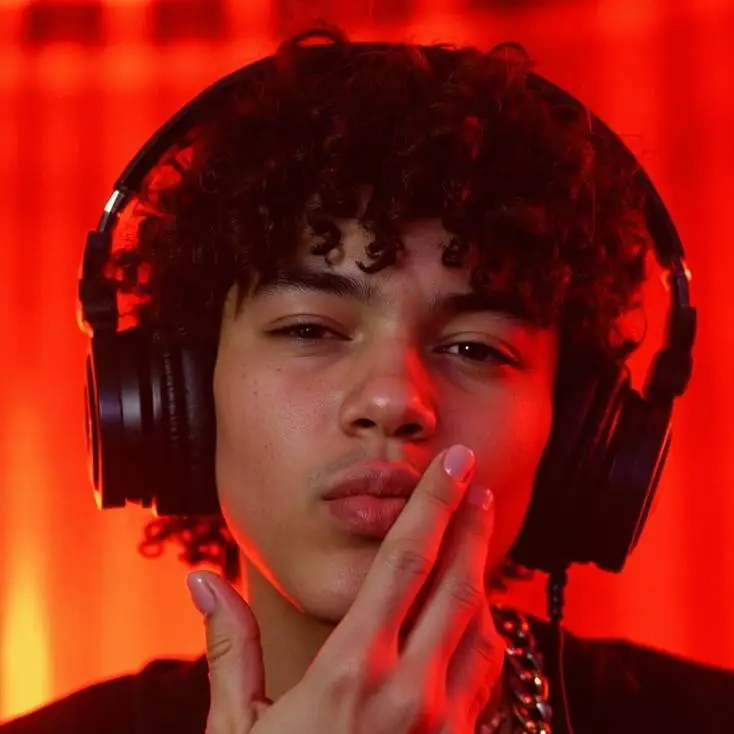 ai character: Tommy background