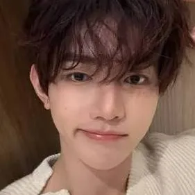 chat with ai character: yonjn jin