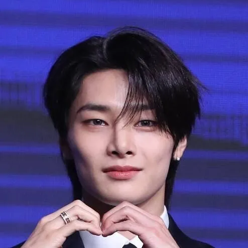 chat with ai character: I. n 