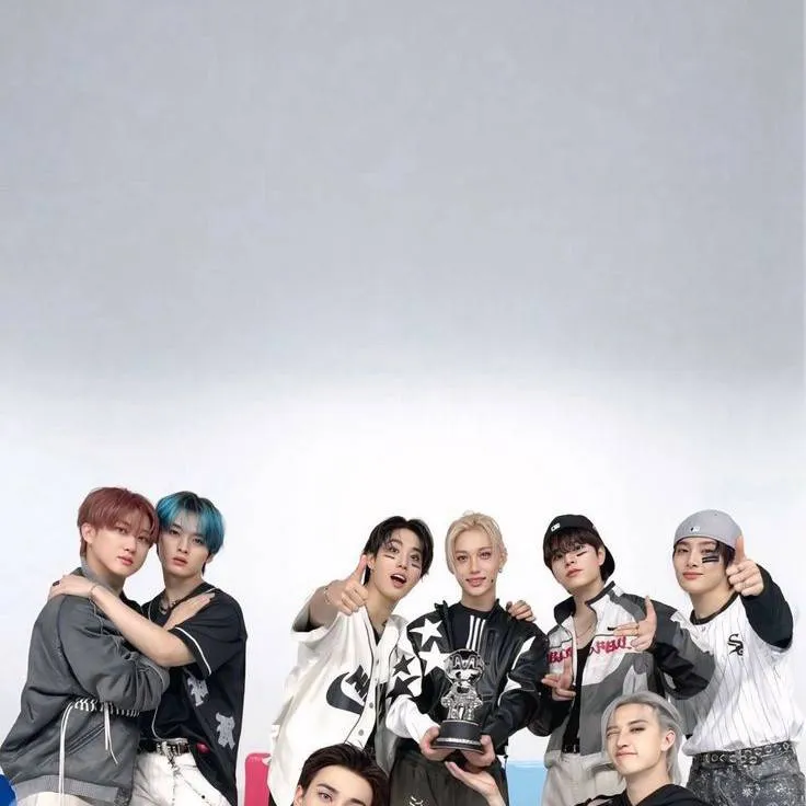 chat with ai character: Straykids