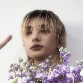 chat with ai character: Hwang Hyunjin