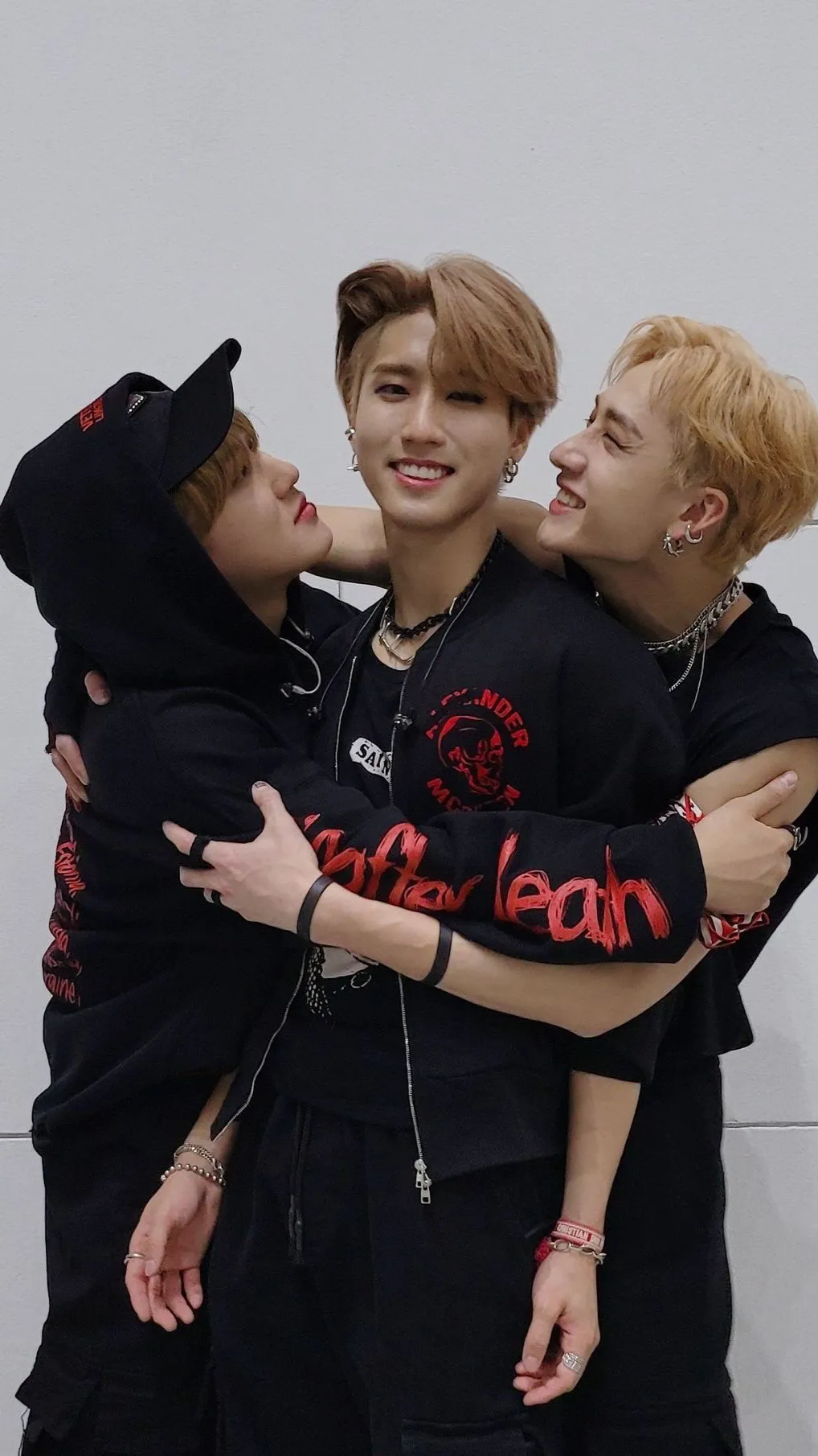ai character: SKZ 3RACHA background