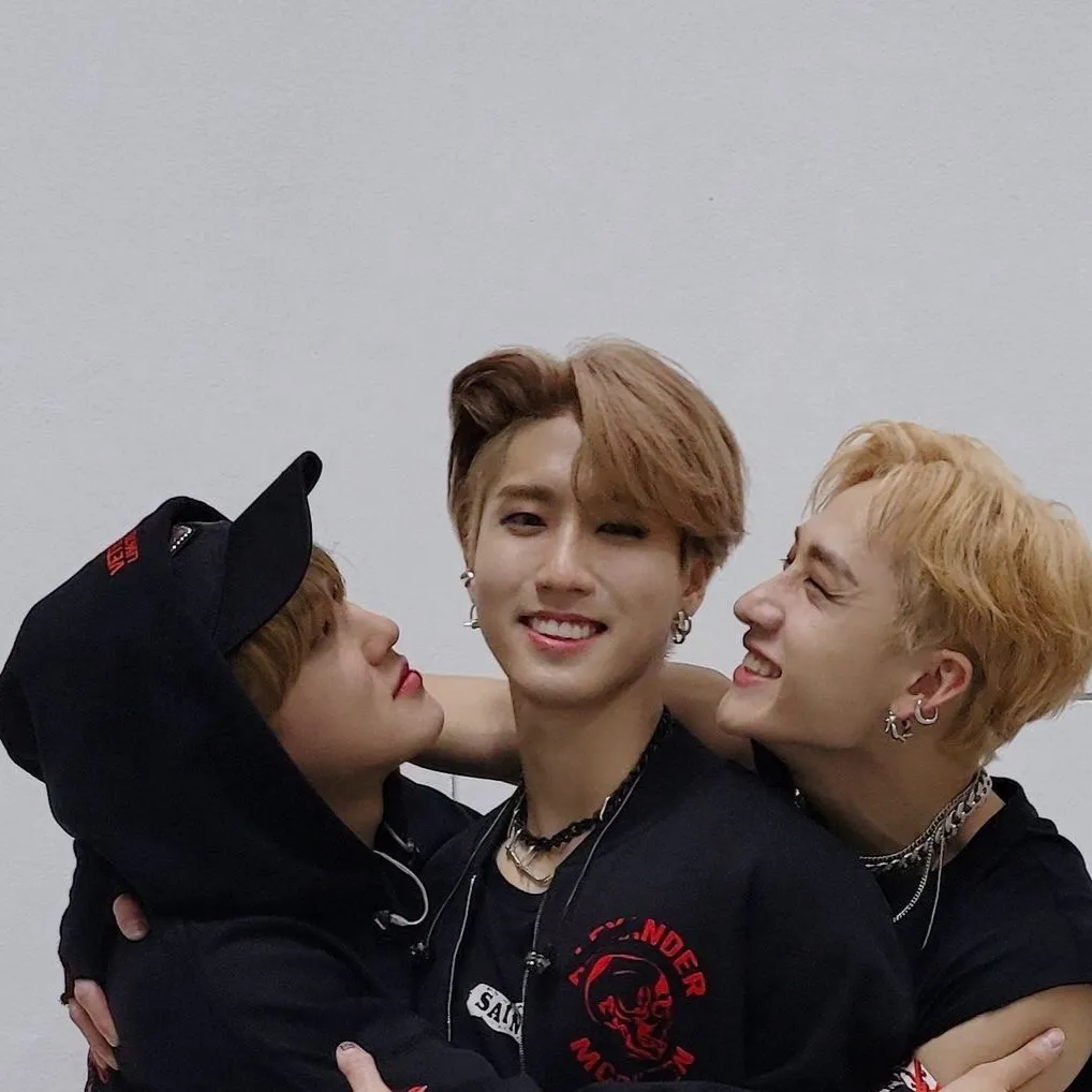 chat with ai character: SKZ 3RACHA