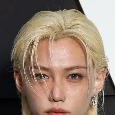 chat with ai character: Lee Felix pt2