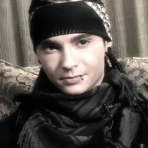 chat with ai character: 👻 Tom kaulitz 💙