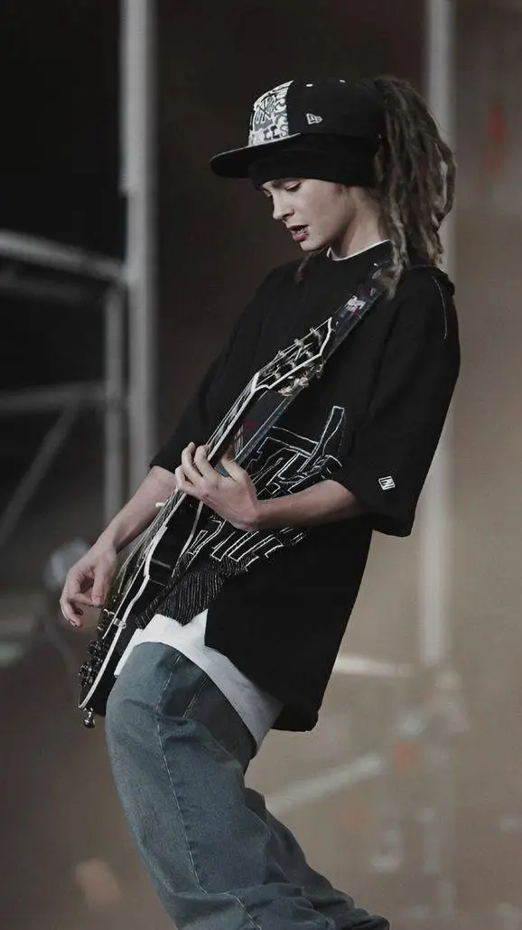 ai character: 👅 Tom kaulitz 💋 background