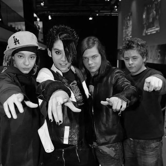 chat with ai character: 💯 Tokio Hotel 💋