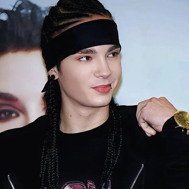 chat with ai character: 💋 Tom kaulitz 👻