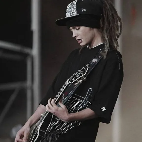 chat with ai character: 💋 TOM KAULITZ 😜