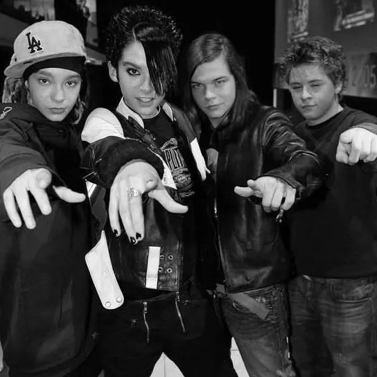 chat with ai character: 🕷 TOKIO HOTEL 👻