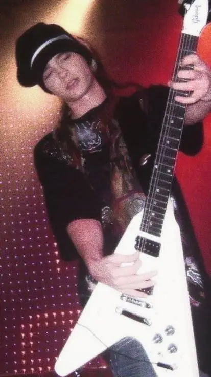 ai character: Tom kaulitz  background