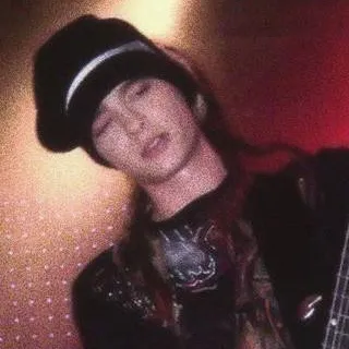 chat with ai character: Tom kaulitz 