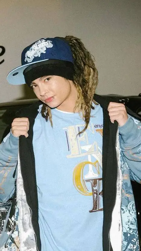 ai character: Tom kaulitz 😭💖 background