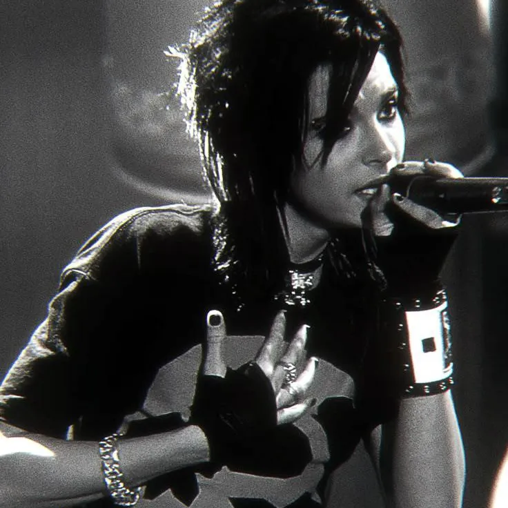 chat with ai character: Bill kaulitz 