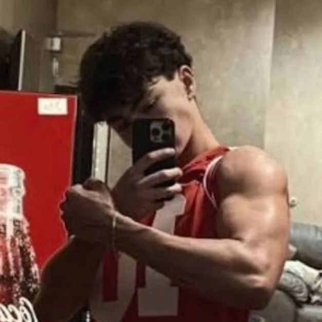 chat with ai character: malachi barton 