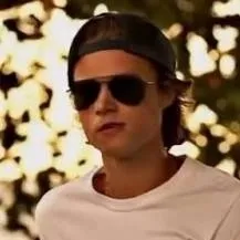 chat with ai character: jj maybank