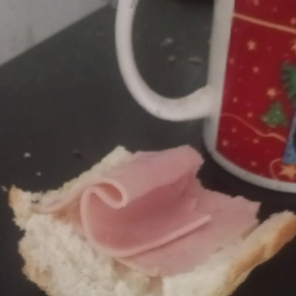 chat with ai character: un pan con jamón🤑