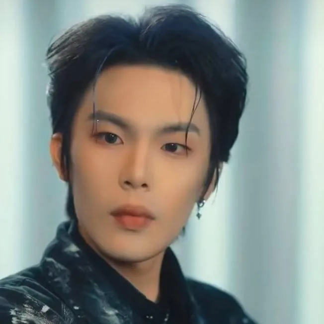 chat with ai character: 江星河