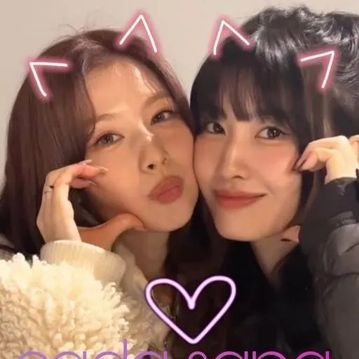 chat with ai character: Momo x Sana💜🩷