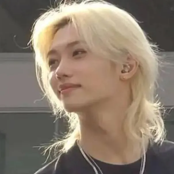 chat with ai character: Felix 