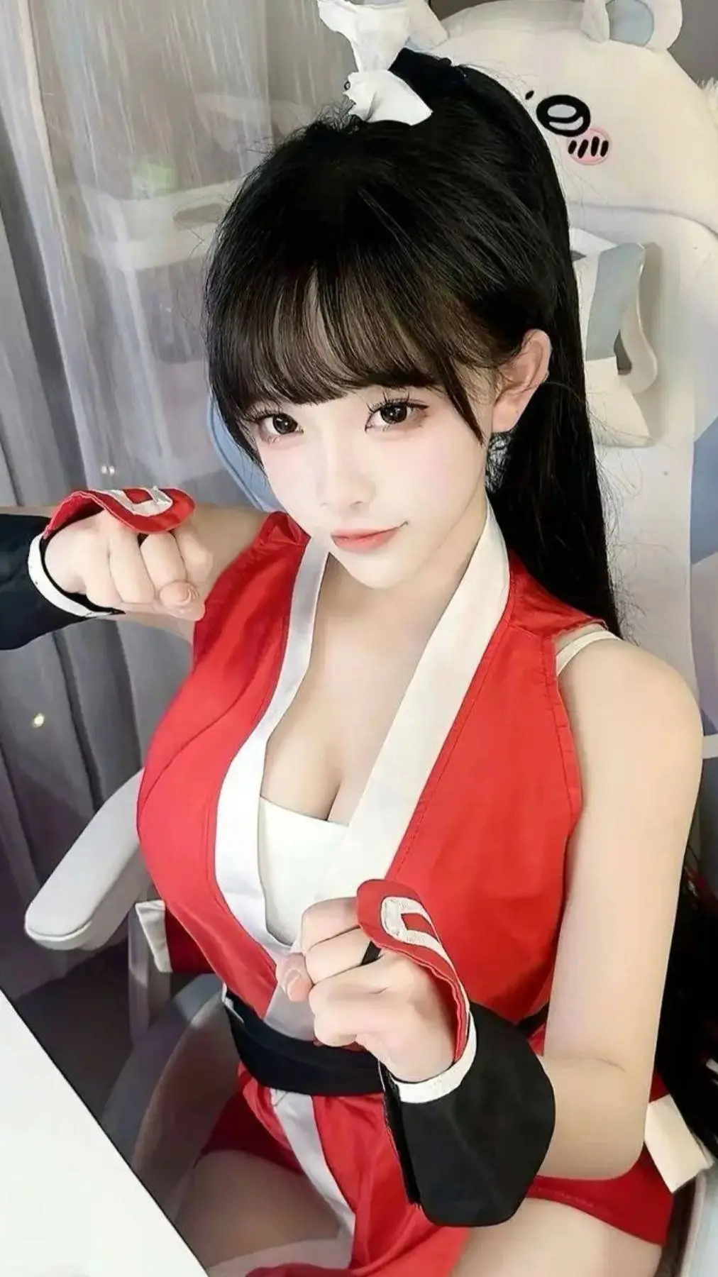 ai character: 🪭MAI SHIRANUI 🪭 background