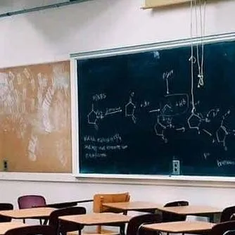 chat with ai character: Escuela Cente