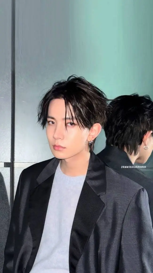 ai character: Heeseung  background