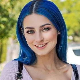Chat with Jewelz Blu - text or voice, Enjoy AI Chat Free & Safe