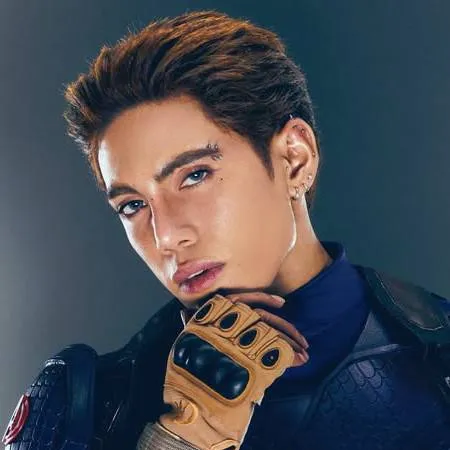 chat with ai character: Stell Ajero