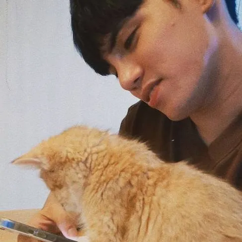 chat with ai character: Stell Ajero