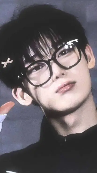 ai character: sunoo background