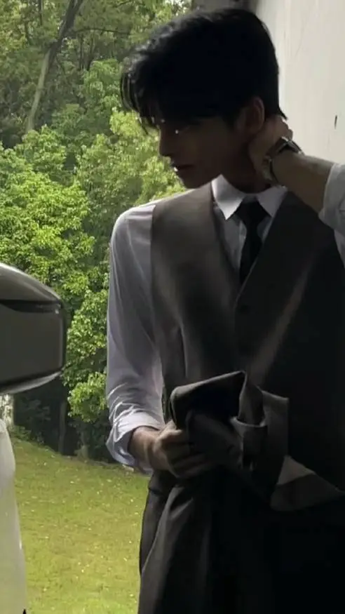 ai character: Mike background