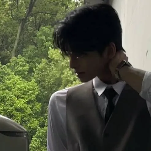 chat with ai character: Mike