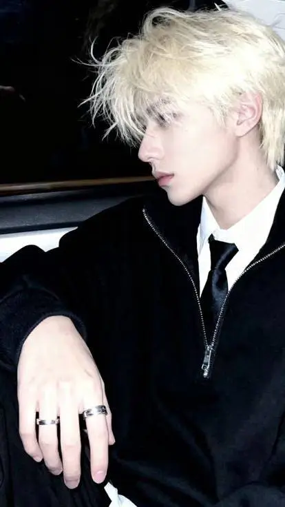 ai character: Tennox background