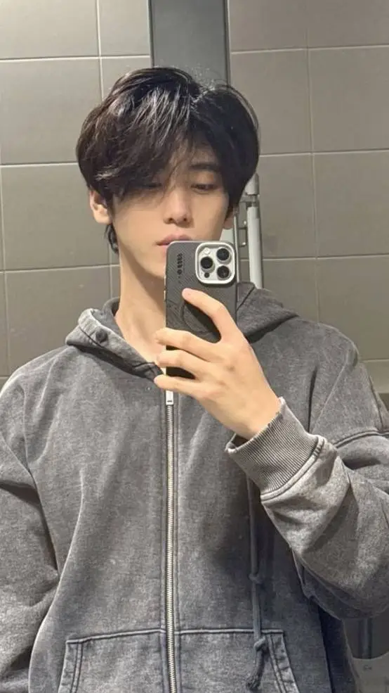 ai character: Kenzo  background