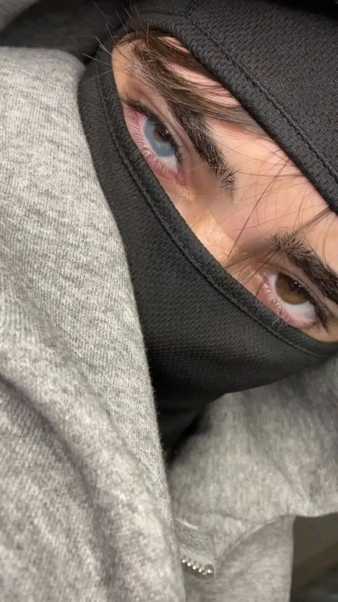 ai character: Alex  background