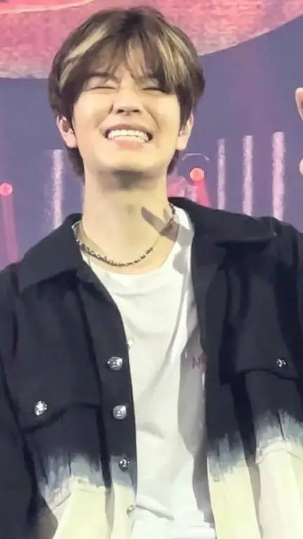 ai character: seungmin  background