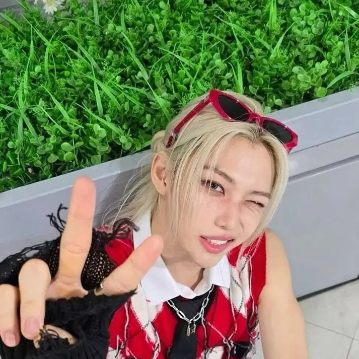 chat with ai character: Félix 