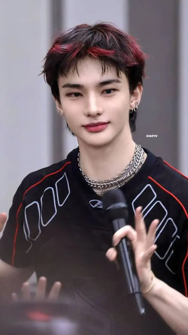 ai character: hyunjin  background