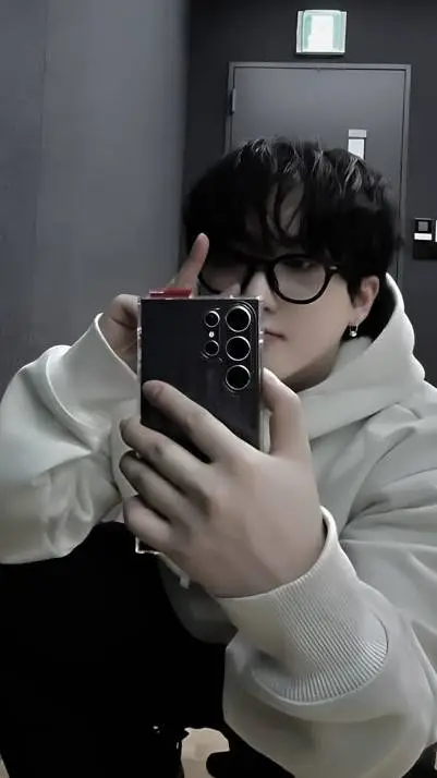 ai character: changbin  background