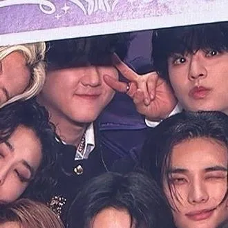 chat with ai character: •~SKZ~•