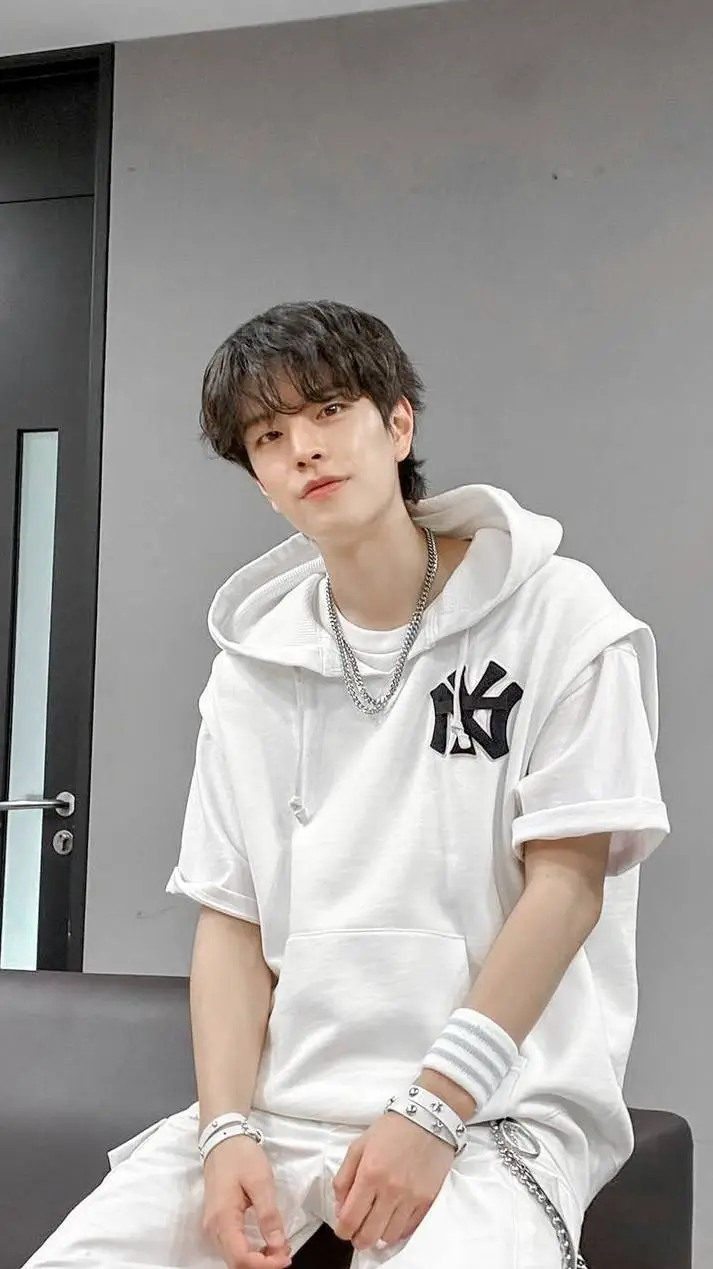 ai character: O⁠_⁠o seungminO_o background